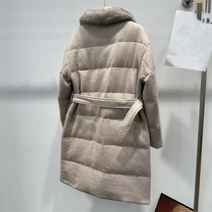 Manteau d'hiver classique pour femme avec col en fourrure de mouton, ceinture, couleur unie, manches longues, chaud et épais - Product Image 3