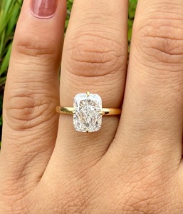 Anillo de Diamante Solitario de 2.00 Quilates, Corte Radiante, Claridad VVS2, Color E, Diamante Sintético, Oro de 14K, Estilo Clásico, Anillo de Compromiso, Certificado IGI - Product Image 4