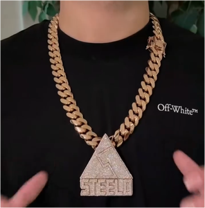 สร้อยคอจี้รูปสามเหลี่ยมชุบทองเงินแท้ 925 สไตล์ฮิปฮอป ประดับเพชรโมอิสซาไนต์สี D ระดับ Iced Micro Paved ได้รับการรับรองจาก GRA เหมาะสำหรับทั้งชายและหญิง - Product Image 1