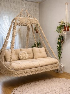 Fauteuil suspendu double en macramé style bohème |   Balançoire suspendue beige faite à la main |   Balançoire de jardin et de véranda avec coussins - Product Image 3