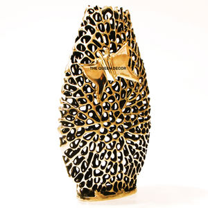 Florero de Aluminio con un Toque Elegante para Cualquier Ambiente, Diseño Moderno y Único, Acabado Dorado - Product Image 1