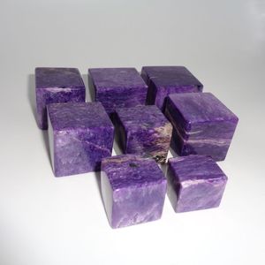 Cube de Charoite Naturelle, Sculpture Plate, Poli à la Main, Pierre Précieuse Violette, Méditation, Reiki, Énergie des Chakras, Fait Main au Rajasthan - Product Image 4