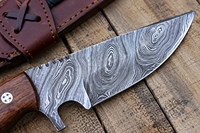Couteau de chasse artisanal THEWIZ CRAFTS en acier Damas, lame fixe, ambidextre, finition mate, avec étui en bois et cuir, pour la survie en extérieur