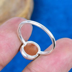 Bague artisanale en argent sterling 925 avec pierre précieuse ronde en quartz Monalisa orange naturel - Product Image 4
