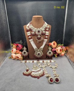 Parure complète de bijoux de mariée : collier lourd en perles de pierre ronde, boucles d'oreilles, Matha Patti, Mang tika et Nath, avec harnais de main - Product Image 3