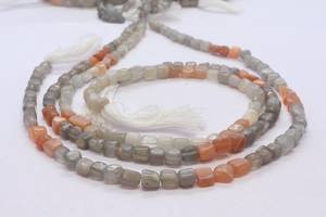 ลูกปัดมูนสโตนธรรมชาติทรงลูกบาศก์เรียบและไม่เรียบ ขนาด 5-5.5 มม. ลูกปัดมูนสโตนทรงสี่เหลี่ยมขนาด 13 นิ้ว - Product Image 5