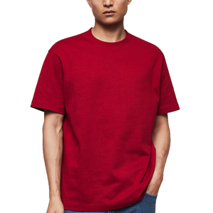 Une usine OEM produit des t-shirts pour hommes à impression numérique de qualité supérieure avec une distribution mondiale pour les vêtements professionnels. - Product Image 2