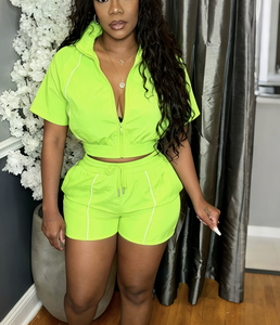 Ensemble deux pièces d'été tendance pour femme : haut zippé tissé contrastant et short de sport à jambes larges - Product Image 6