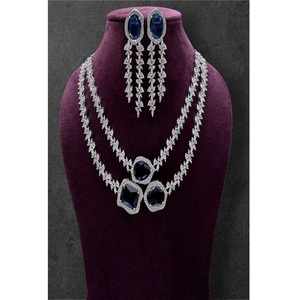 Conjunto de Collar y Aretes Plateados con Circonitas Azules, Diseño Floral, para Mujer, Joyería de Boda - Product Image 1