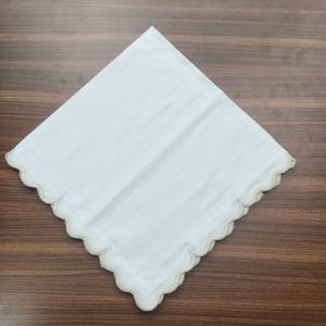 Servilleta de mesa elegante de algodón beige con borde festoneado para cenas, bodas y restaurantes - Product Image 3