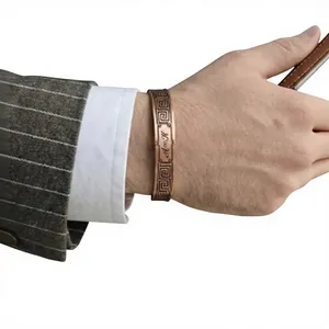Brazalete Metálico Premium con Adornos de Estilo Tradicional, Joyería Metálica Moderna con Diseño Exquisito - Product Image 6