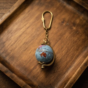 Llavero de Globo Terráqueo de Latón Antiguo, Llavero Giratorio con Mapa del Mundo, Recuerdo de Viaje, Regalo para Profesor de Geografía, Llavero Vintage para Amantes de la Aventura - Product Image 1