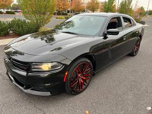 Charger Rally 2016 Usado en Buen Estado, Color Rojo con Rines Negros, Diésel/Gasolina - Product Image 2