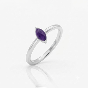 Bague à griffes en argent sterling 925 plaqué rhodium avec cabochon en améthyste taille marquise, style bohème élégant et tendance pour femme, par Rhaya Jewels - Product Image 2
