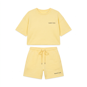 Conjunto de 2 piezas de camiseta informal de manga corta con cuello en V y estampado a rayas con pantalones cortos con cordón en la cintura, tejido de punto sólido para mujer - Product Image 4