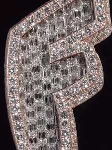 จี้เพชรตัวอักษร F แบบ Iced Out สั่งทำพิเศษ ทองคำแท้ 18K สไตล์ฮิปฮอป เครื่องประดับผู้ชาย เพชรธรรมชาติทรงบาแกตต์ รับรองโดย GIA - Product Image 5