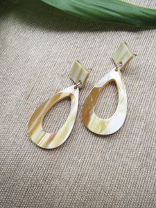 Boucles d'oreilles en corne de buffle naturelle, faites à la main, style tribal bohème, bijoux pendantes, accessoires de mode pour femmes, collection premium - Product Image 5