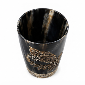 Sculpture d'oiseau hibou artisanale en corne de buffle écologique avec détails en verre et motif d'oiseau hibou gravé sur branche - Artisanat rustique de la faune sauvage - Product Image 2