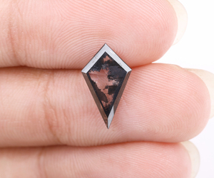 เพชรทรงว่าว 1.68 กะรัต เจียระไนแบบเกลือพริกไทย แฟนซีคัท เจาะด้วยเลเซอร์ เพชรเลี้ยงในห้องปฏิบัติการ เพชรเม็ดเดี่ยวเจียระไนตามสั่งสำหรับเครื่องประดับ ขายดี - Product Image 6