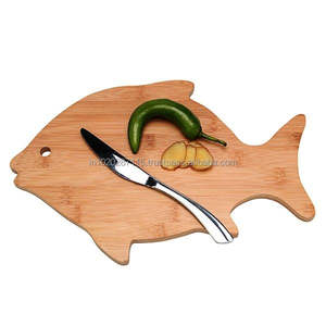 Planche à découper écologique en bois massif, garantissant une longévité, une hygiène et un rendement optimal en cuisine. - Product Image 2