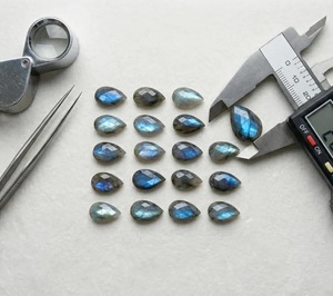 Pierre précieuse naturelle Labradorite à reflet bleu, taille poire à facettes, dos plat, pierre lâche pour bagues et pendentifs, qualité export, en gros - Product Image 4