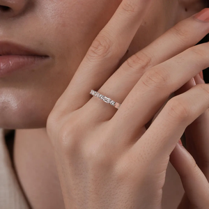 Bague éternelle en or 18 carats avec diamants de laboratoire taille émeraude et taille brillant rond, certifiée VVS2, pour mariage - Product Image 5