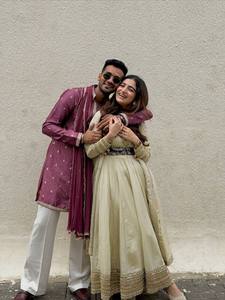 Compra al por mayor: Traje Anarkali de seda Chinon para mujer con chaqueta de seda Mono y lentejuelas bordadas, conjunto de 3 piezas (vestido, pantalón y dupatta), talla 44 - Product Image 2