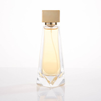 Flacon de parfum rectangulaire en verre minimaliste Prism 60 ml avec base lourde, atomiseur pressurisé, pompe pulvérisatrice sérigraphiée et joint d'étanchéité