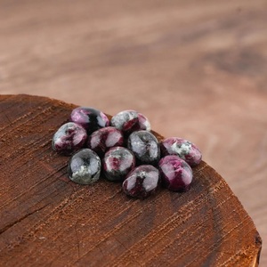 Piedra preciosa de eudialita rusa auténtica y rara, cabujón ovalado exquisitamente pulido para anillos de plata de ley y joyería fina. - Product Image 2