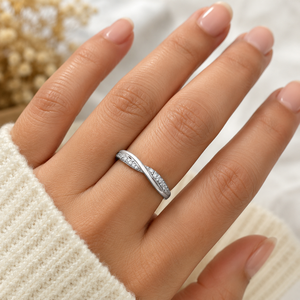 Anillo de Compromiso de Oro Blanco Chapado en 14K, Anillo de Diamantes de Corte Brillante Redondo, Anillo de Boda Clásico de Moissanita - Product Image 3