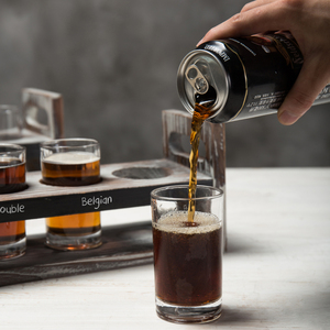 El juego de carrito de vuelo de cerveza de madera quemada rústica MyGift Best Seller incluye 4 vasos de degustación y 2 paneles de pizarra - Product Image 5