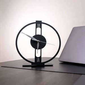 Horloge de bureau moderne en fer, design géométrique, couleur noire, fonctionne à piles, mouvement mécanique, affichage par aiguilles, sonnerie horaire - Product Image 2