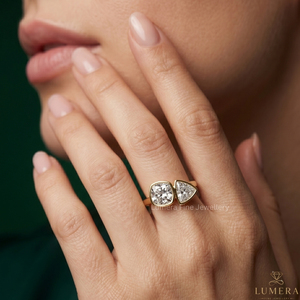 Bague en Moissanite plaquée or 18 carats, taille Trillion et taille Coussin, pour femme |   Bague de fiançailles de luxe avec serti - Product Image 5