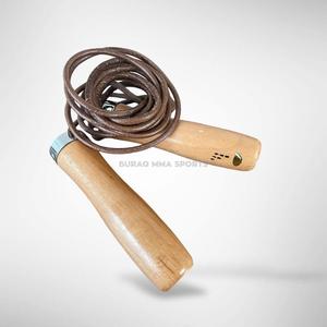 Cuerda de Saltar de Cuero con Mango de Madera, Longitud Ajustable para Entrenamiento de Boxeo y Ejercicio Físico - Product Image 1