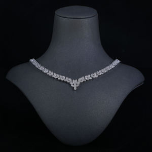 Collier Statement AMBER JEWELS de Luxe en Argent 925 Plaqué Argent avec Motif Fleur en Moissanite, Chaîne à Maillons, Unisexe, pour Usage Quotidien - Product Image 3
