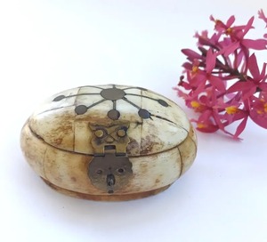 Boîte à bijoux artisanale avec incrustation d'os, fermoir en fer, design moderne et luxueux, écologique, couleur et logo personnalisables, boîte de rangement pour - Product Image 5