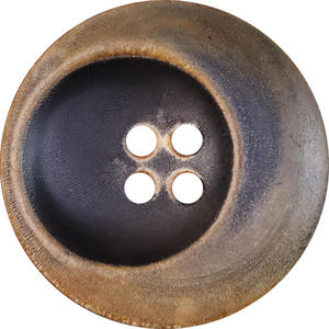 Botón de cuerno negro de búfalo, el más vendido y de mejor calidad, ampliamente utilizado en la confección de alta gama, incluyendo trajes de hombre a medida y abrigos de invierno. - Product Image 1