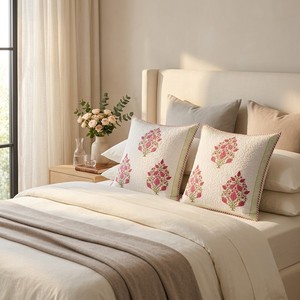 Housse de coussin carrée et housse de coussin décoratif en coton matelassé à motif floral rose, moderne et personnalisable, pour la maison et la chambre, vente en gros - Product Image 3