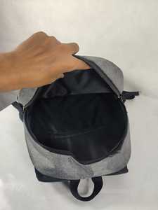 Sac à dos gris noir en polyester avec poche avant zippée, poches latérales en mesh, léger, décontracté, capacité 20-35L, pour ordinateur - Product Image 6