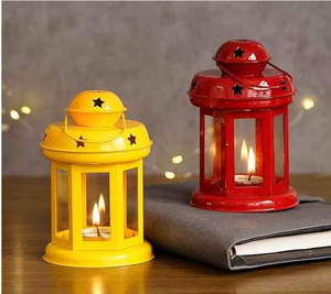 โคมไฟโลหะสีแดงและสีเหลืองพร้อมลายดาวสำหรับตกแต่งบ้าน - Product Image 5
