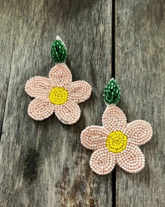 Boucles d'oreilles brodées d'Inde, broderie de perles de rocaille tendance pour femmes et filles, artisanat de point de croix par MD HANDICRAFTS - Product Image 4