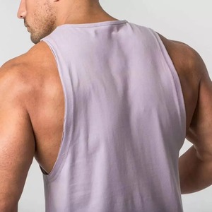 เสื้อกล้ามออกกำลังกายผู้ชาย High Comfort สำหรับการฝึกซ้อม ด้วยผ้าระบายอากาศดีและดีไซน์ที่ยืดหยุ่นสวมใส่สบาย - Product Image 3