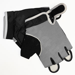 Gants de musculation professionnels gris et noirs avec rembourrage amélioré de la paume |   Poignée antidérapante de qualité supérieure pour un équipement de musculation ultime - Product Image 6