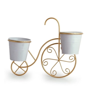 Support mural décoratif vintage en métal doré pour plantes, avec 2 seaux amovibles blancs pour plantes d'intérieur - Product Image 3