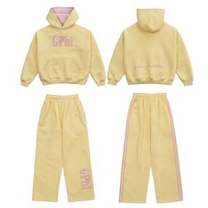 ชุดเซ็ตเสื้อฮู้ดผ้าฟลีซสีเหลืองล้วนลำลองสำหรับผู้หญิง กางเกงขายาวทรงหลวม แต่งขอบตัดกัน คุณภาพสูง - Product Image 1