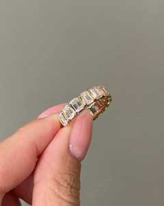 Bague demi-éternité en diamant émeraude de laboratoire de 3,50 carats, sertie de diamants émeraude, alliance de mariage certifiée IGI - Product Image 4
