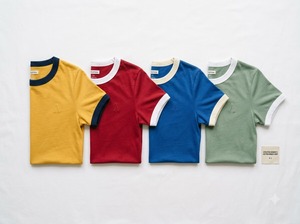 บริการผลิตเสื้อครอปสีแดงสำหรับผู้ใหญ่ทุกเพศพร้อมขอบสีขาว กางเกงคาร์โก้สีดำ รองเท้าผ้าใบสีขาว ลายดาวสีแดง แบบ OEM - Product Image 5