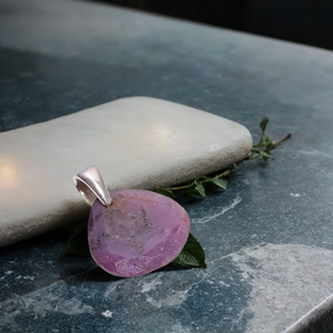 Pendentif Ethnique Fait Main en Argent Sterling Beau Coeur de Cristal Rubis de Corindon Naturel - Product Image 1