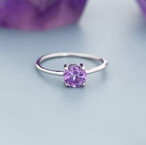 Anillo de Compromiso de Plata de Ley con Cristal de Amatista Genuina de 1 Quilate, Corte Brillante Redondo, Engaste de Garras, Anillo Apilable de Lujo - Product Image 2