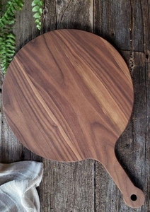 Planche à pizza en bois avec poignée, plateau rustique pour la restauration, idéal pour la personnalisation ou comme cadeau d'entreprise - Product Image 5